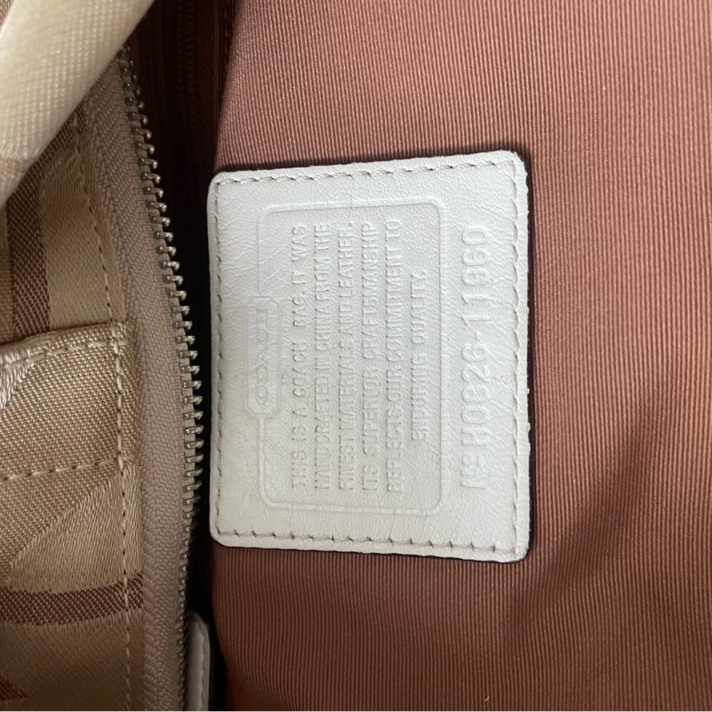 Carly Bag In Optic Signature Sv/White Khaki/Natural - Picture 5 of 16